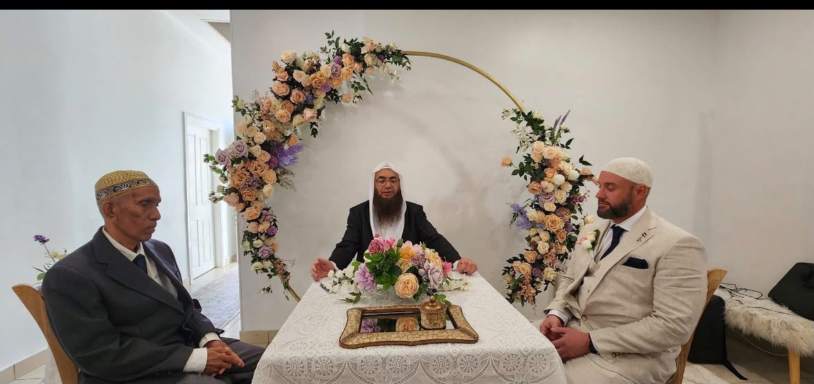 Conducting a Nikah, the groom and the wali either side